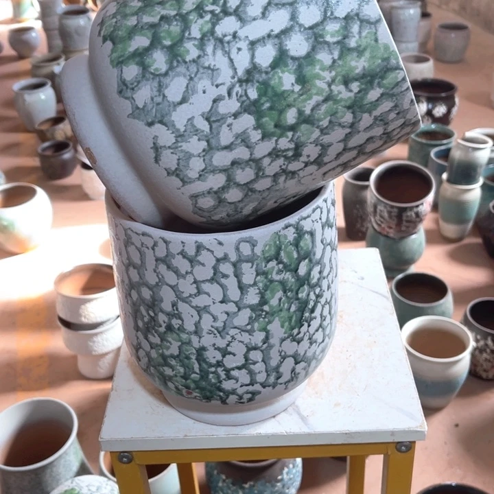 花盆紫砂口径20高度22两只小瑕疵