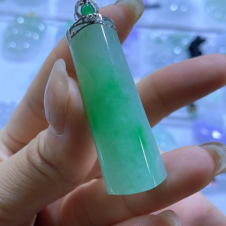 翡翠18K金镶嵌颈饰天然翡翠Ａ货吊坠