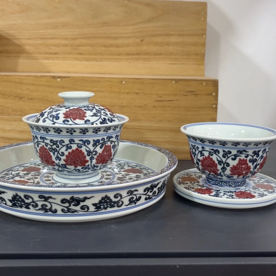 青花釉里红缠枝莲四件套