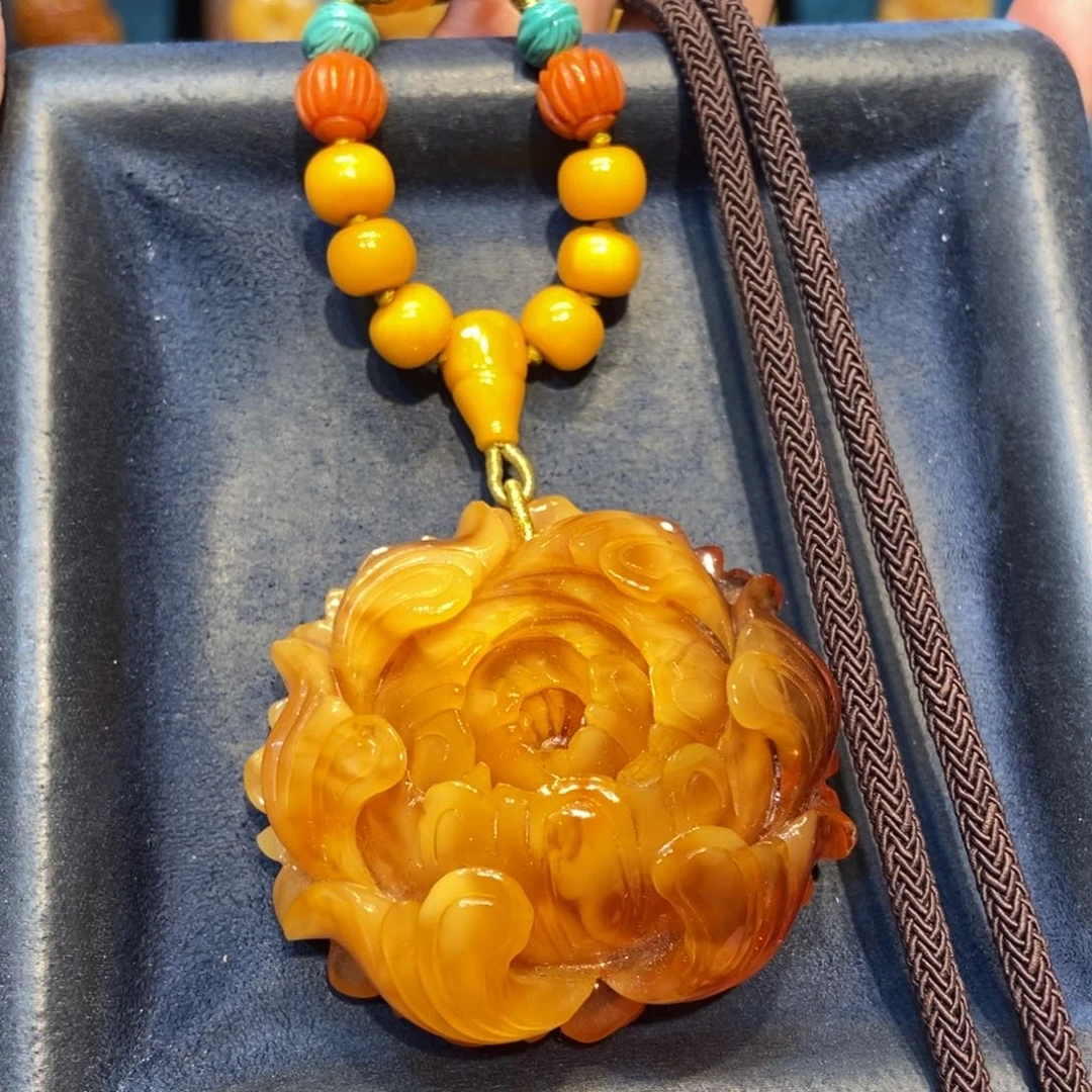 琥珀未镶嵌颈饰蜜蜡
