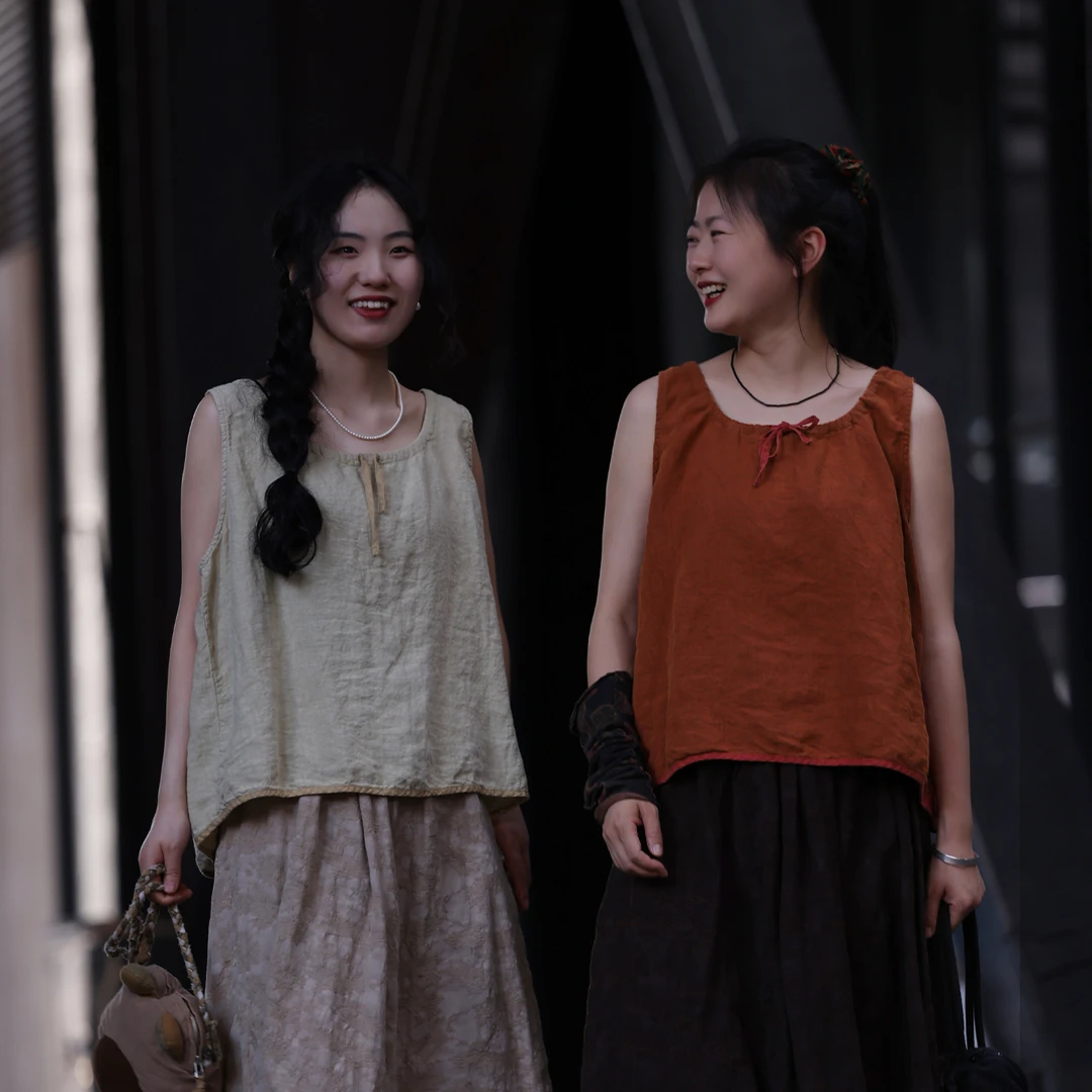 衣路走来原创设计麻纯色抽褶系带薄款宽肩带背心38000