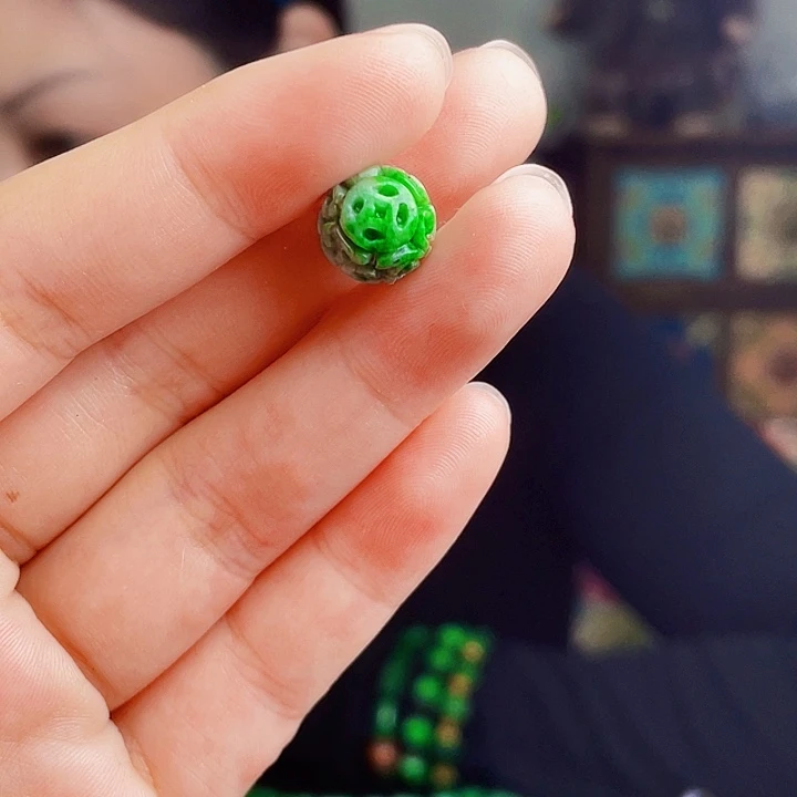 翡翠未镶嵌颈饰多样性