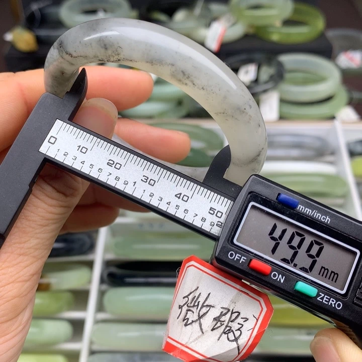 蛇纹石玉未镶嵌手镯688