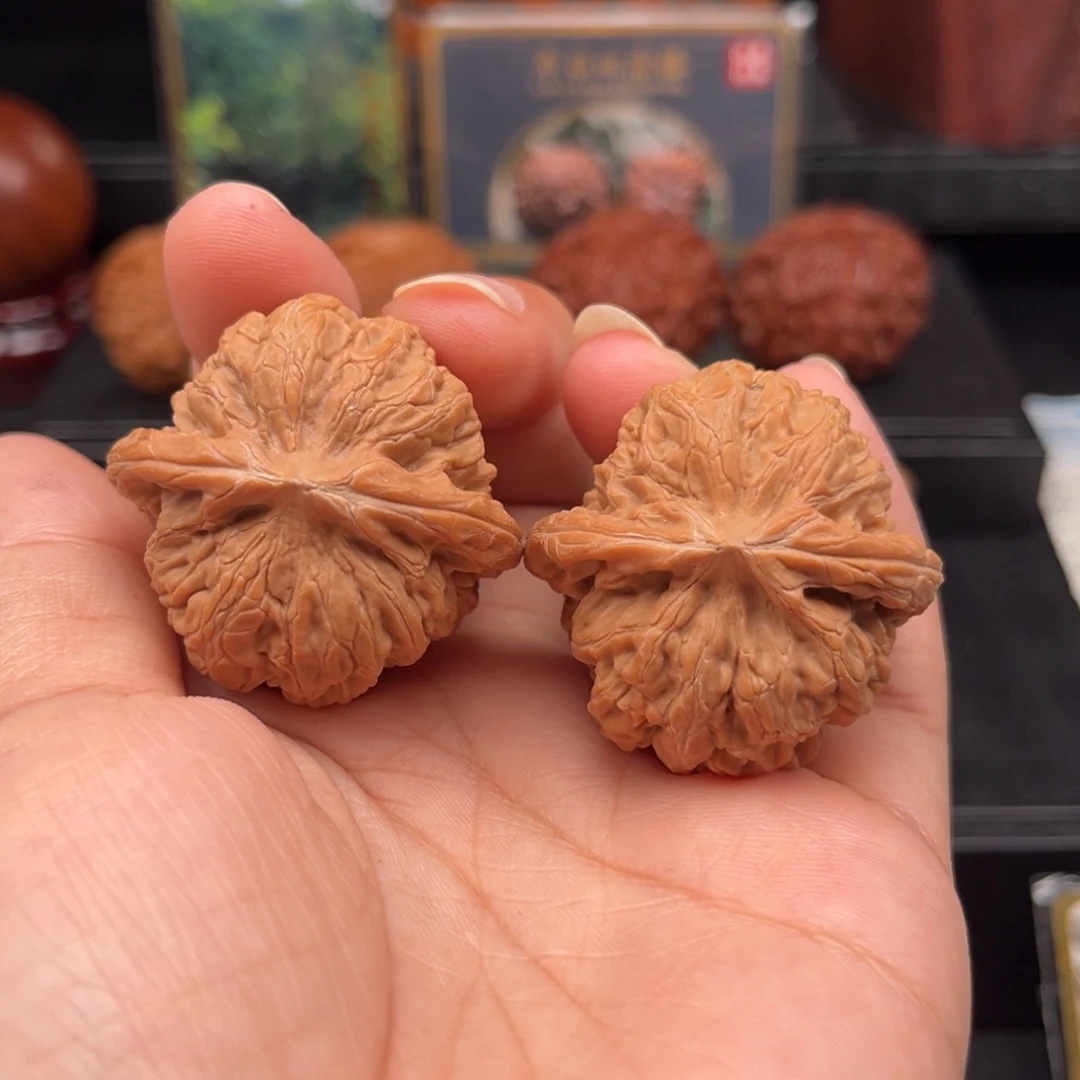【闪购商品】吊坠文玩核桃黑马