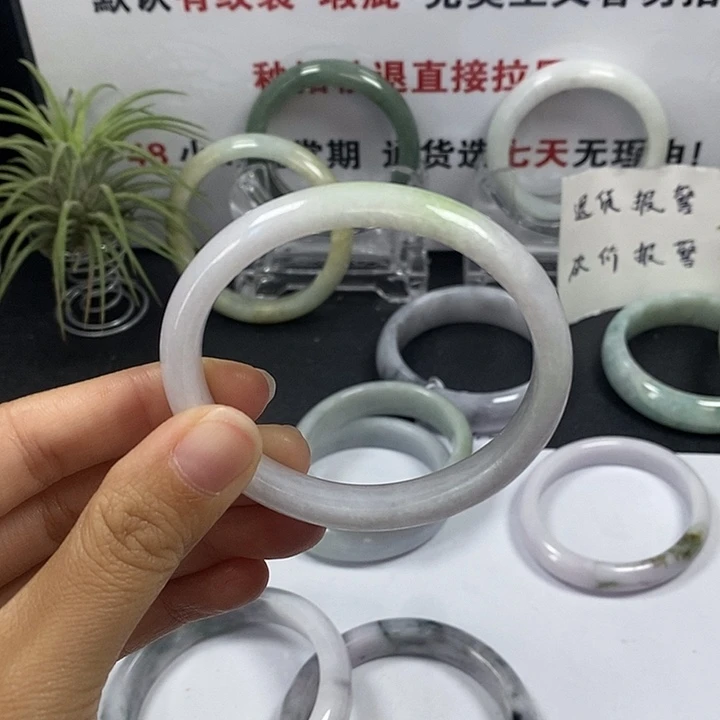未镶嵌手镯翡翠70号。55.7圈贵妃
