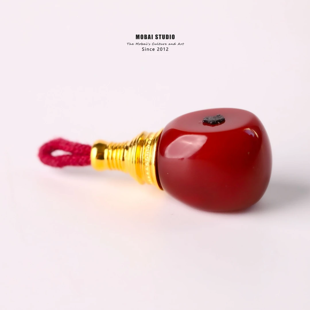 MOBAI默白发售南红三通配饰