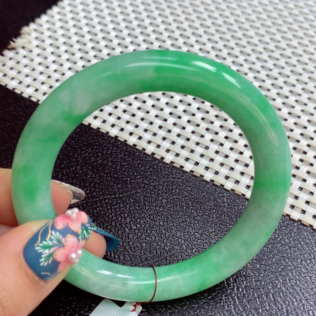 翡翠手镯未镶嵌缅甸