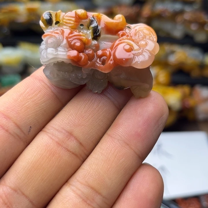 石英质玉（黄龙玉）未镶嵌颈饰