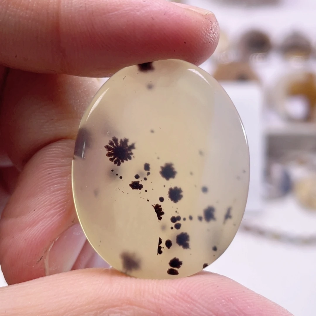 玛瑙/玉髓未镶嵌珠宝奇石