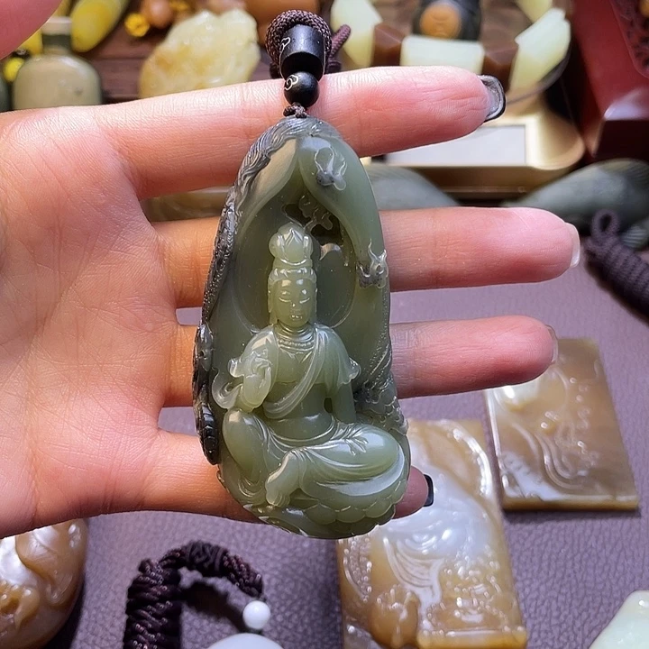 颈饰未镶嵌和田玉（糖玉）