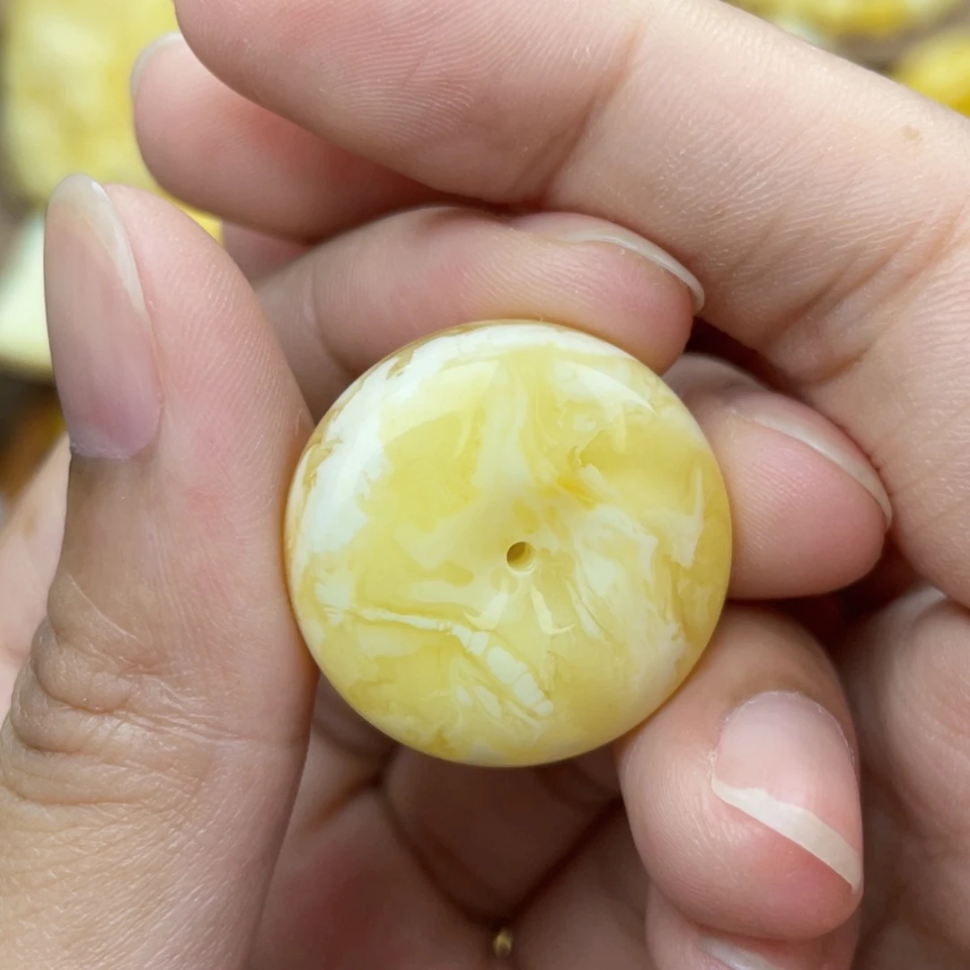琥珀颈饰未镶嵌平安扣