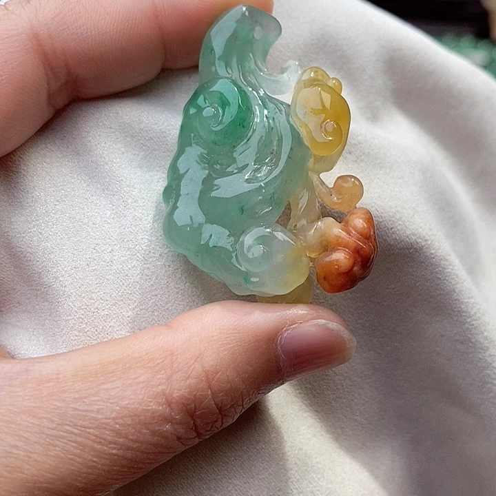 石英质玉挂件未镶嵌萍****室