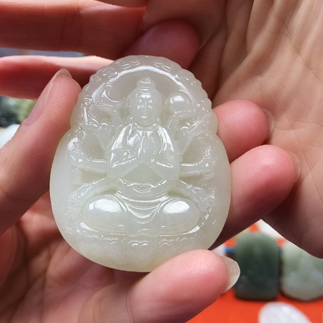 百***威和田玉未镶嵌颈饰