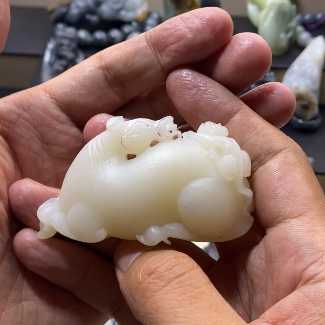 和田玉未镶嵌颈饰长**笑