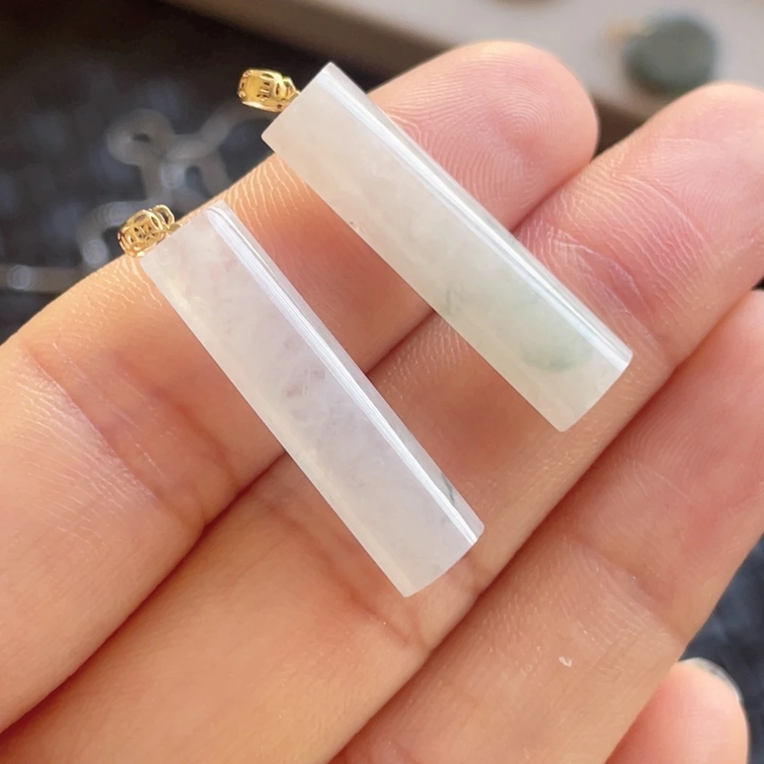 翡翠颈饰18K金镶嵌无事牌