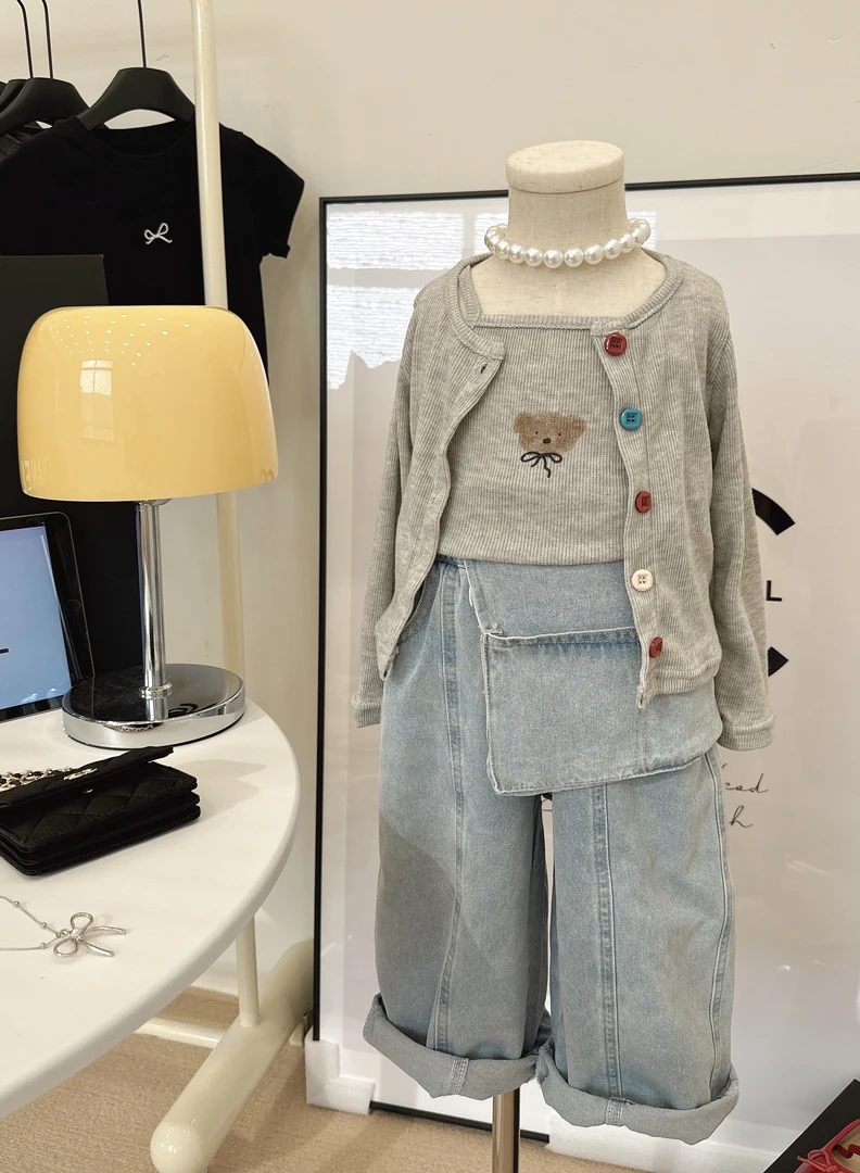 小粉象 ·春季新款女童韩版休闲开衫卡通小熊内搭P帘牛仔裤套装
