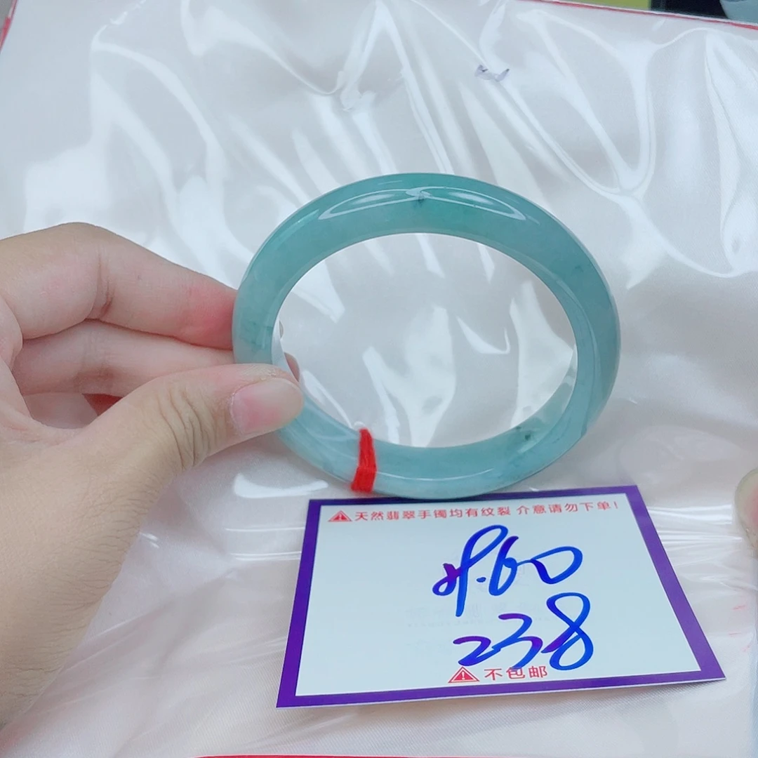 翡翠手镯未镶嵌翡翠