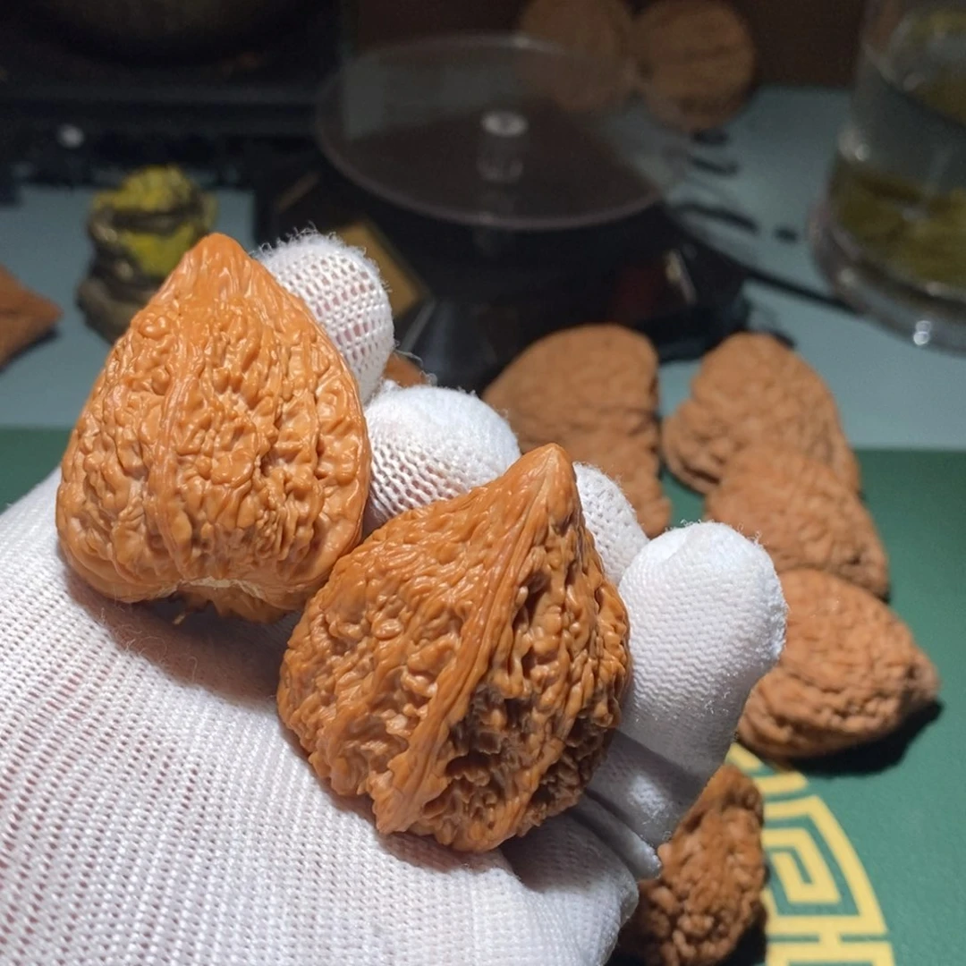 文玩核桃吊坠榆****希塔尖