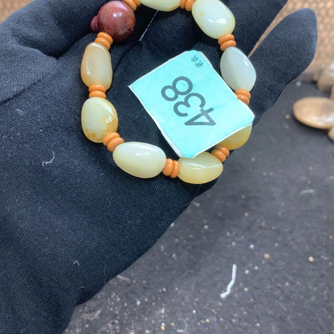 未镶嵌透闪石-蛇纹石玉颈饰