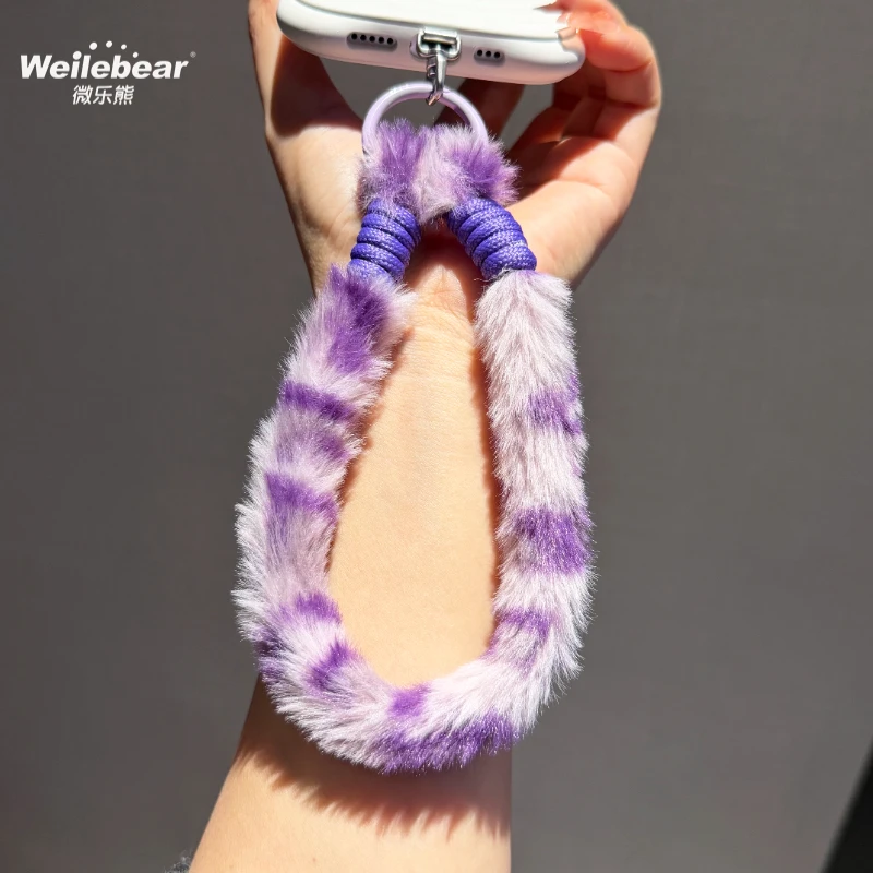 秋冬好看毛绒手机挂绳短款手腕带便携防丢挂件柔软手提时尚挂链女