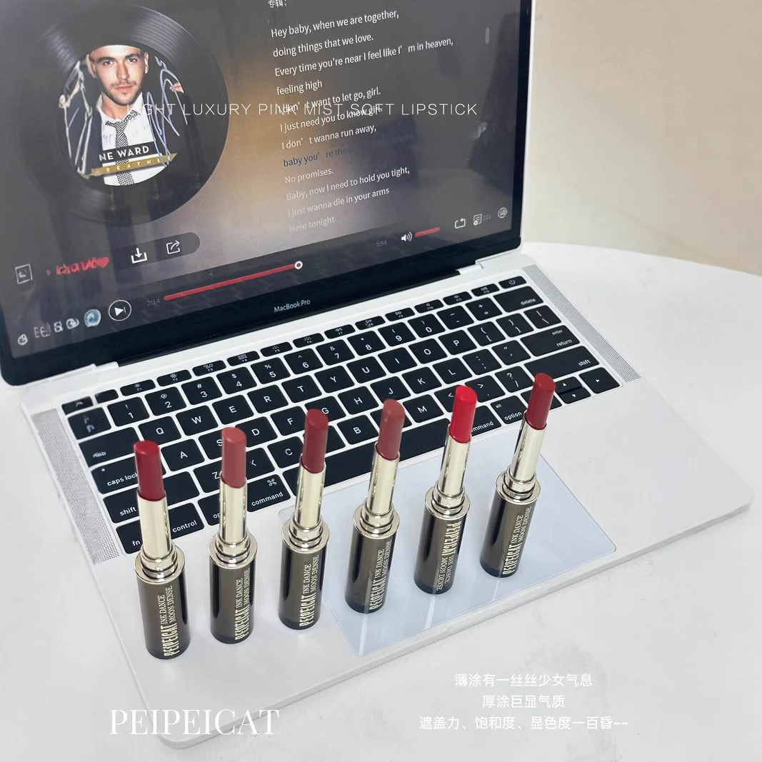 PEIPEICAT时尚不沾杯口红璀璨丝绒雾面哑光水润保湿修护唇膏显白
