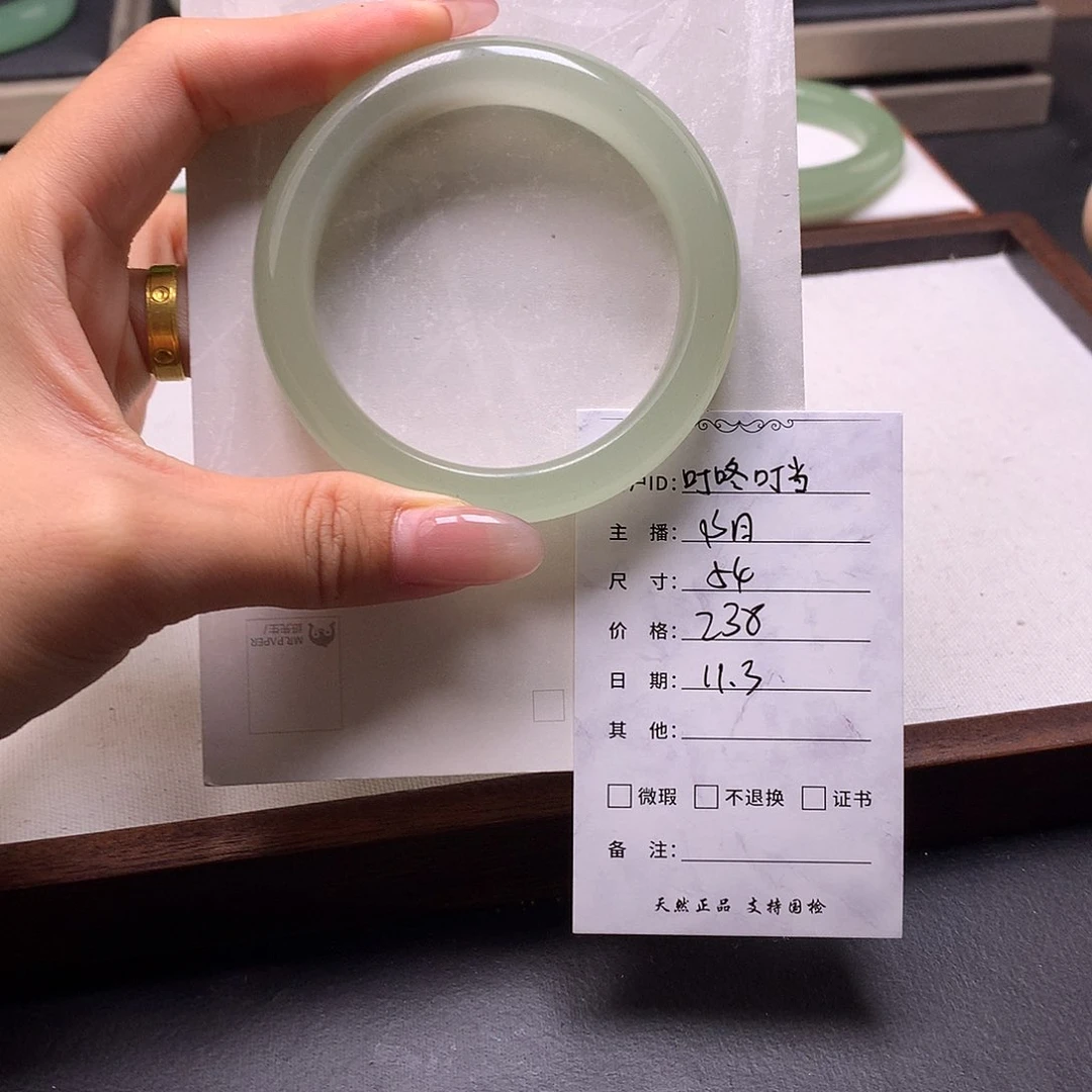 未镶嵌手镯石英岩玉叮**当