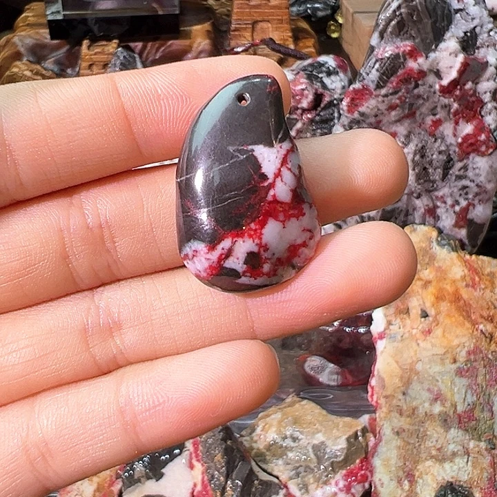 天然辰砂天然朱砂吊坠