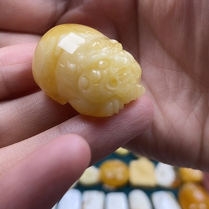 琥珀未镶嵌珠宝奇石8.95白花蜡貔貅吊坠