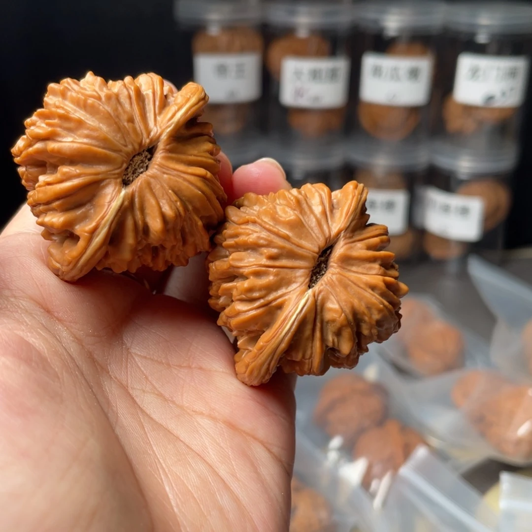 J***骁文玩核桃吊坠全品45山地楼