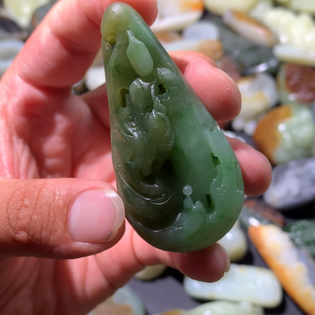 和田玉（糖玉）未镶嵌挂件凡**世