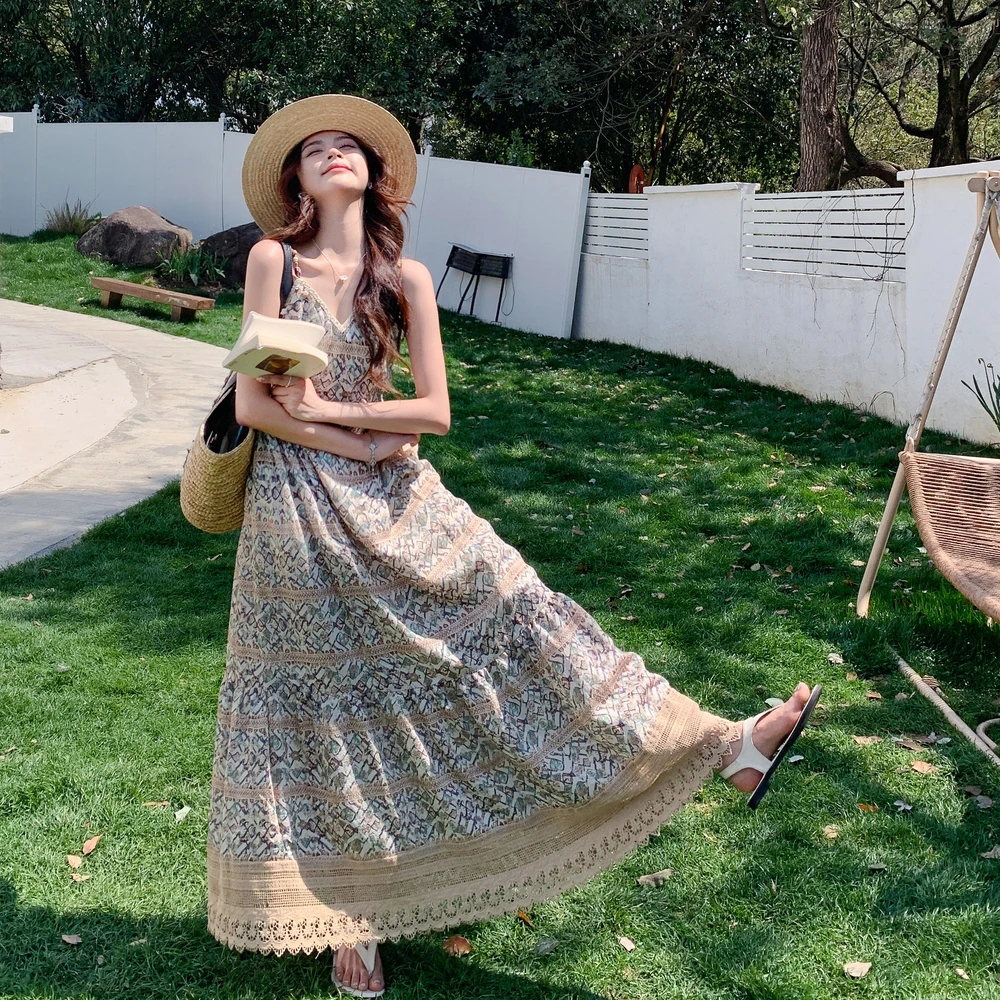波西米亚复古碎花蕾丝吊带连衣裙女2025夏季新款拼接度假风长裙子
