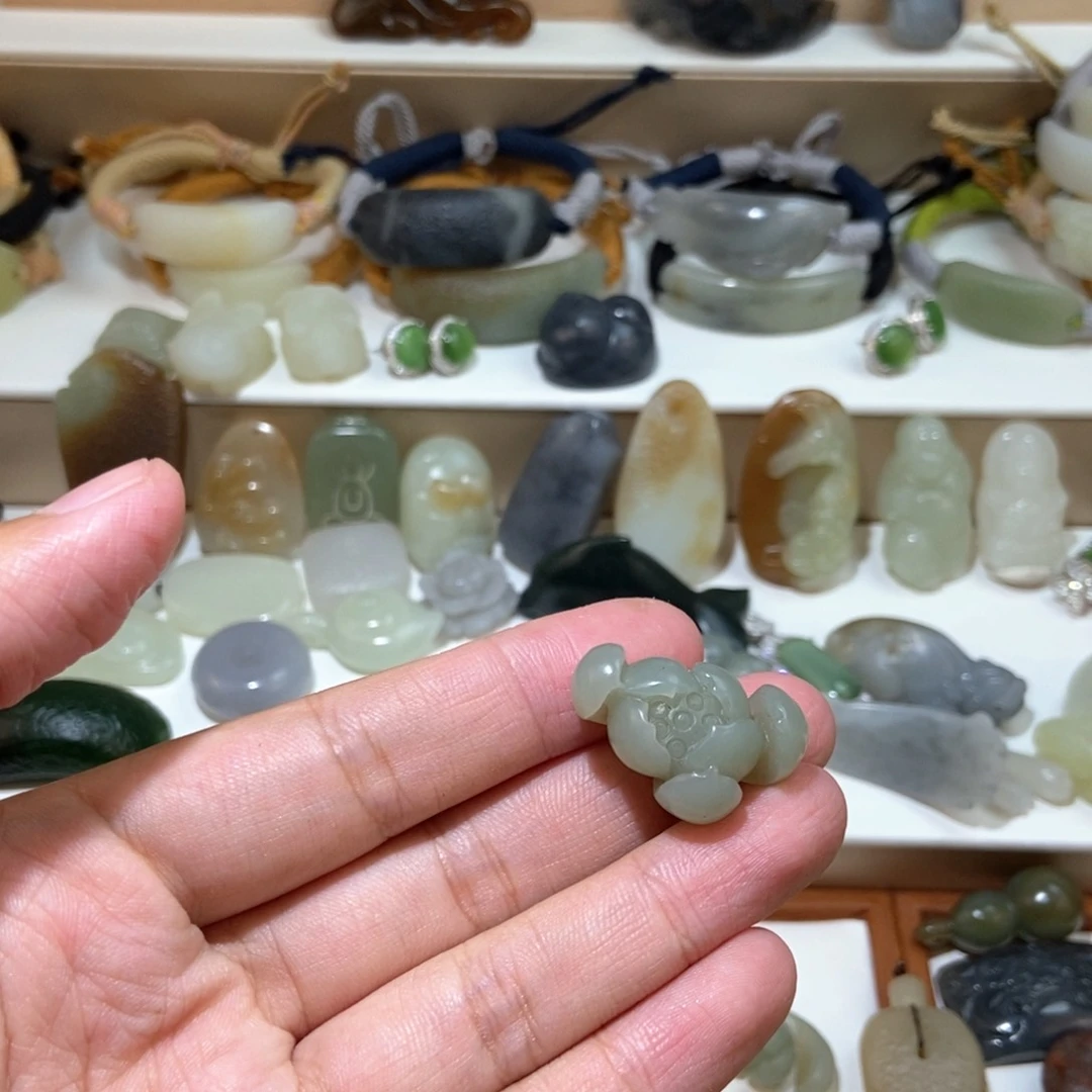 琉***璃和田玉未镶嵌颈饰