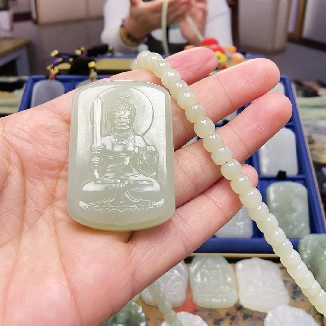 和田玉颈饰未镶嵌马****！