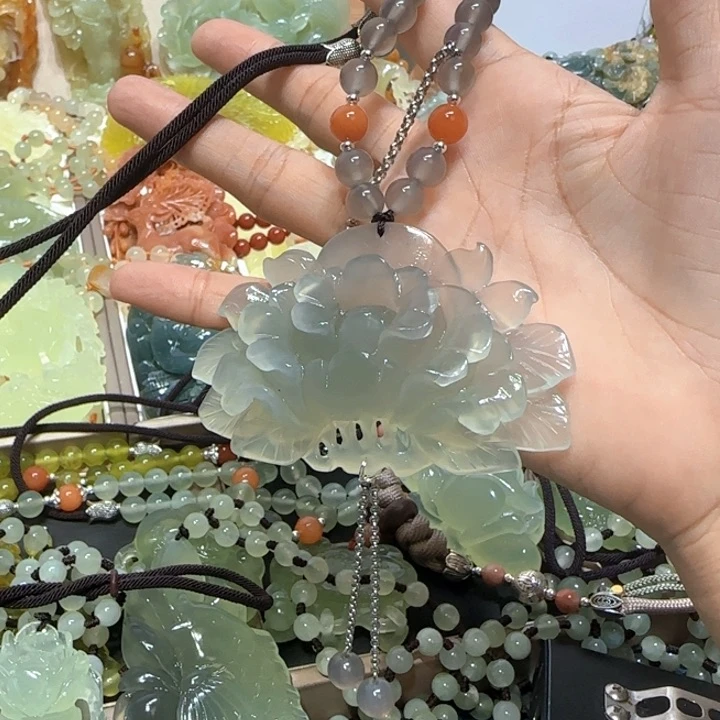 未镶嵌蛇纹石玉吊坠