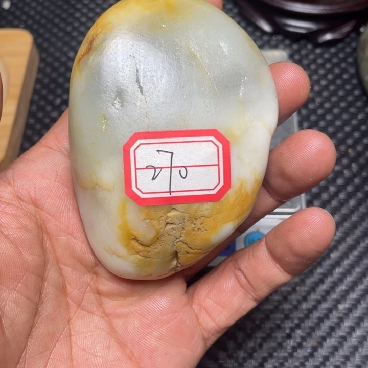 颈饰未镶嵌和田玉一****牙270