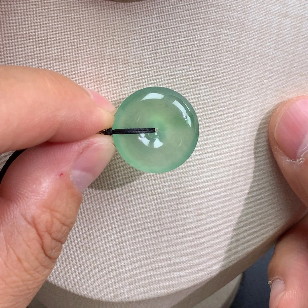 翡翠未镶嵌颈饰平安扣