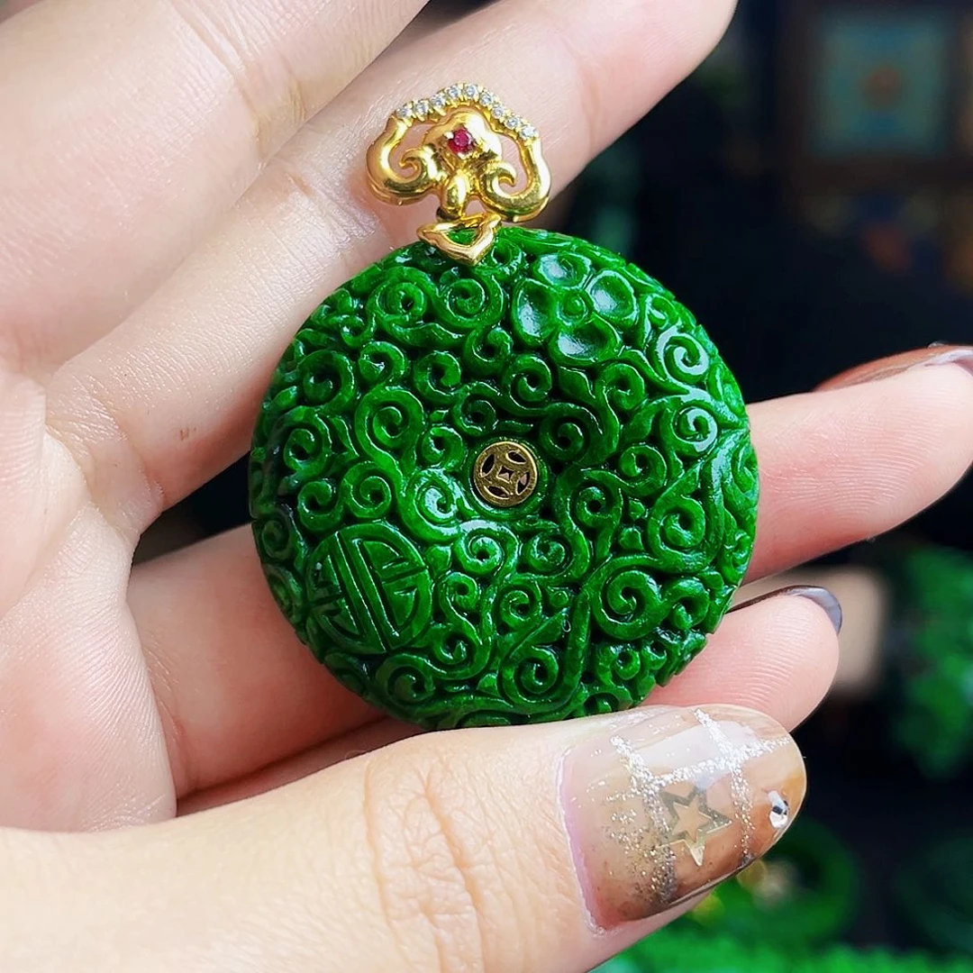 颈饰18K金镶嵌翡翠多样性