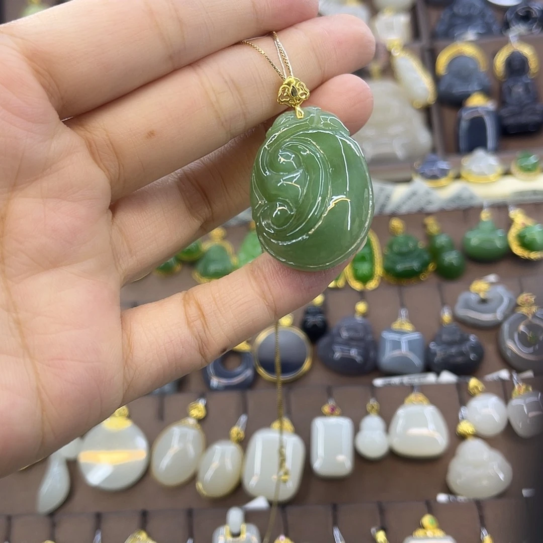 和田玉18K金镶嵌吊坠(赠链)