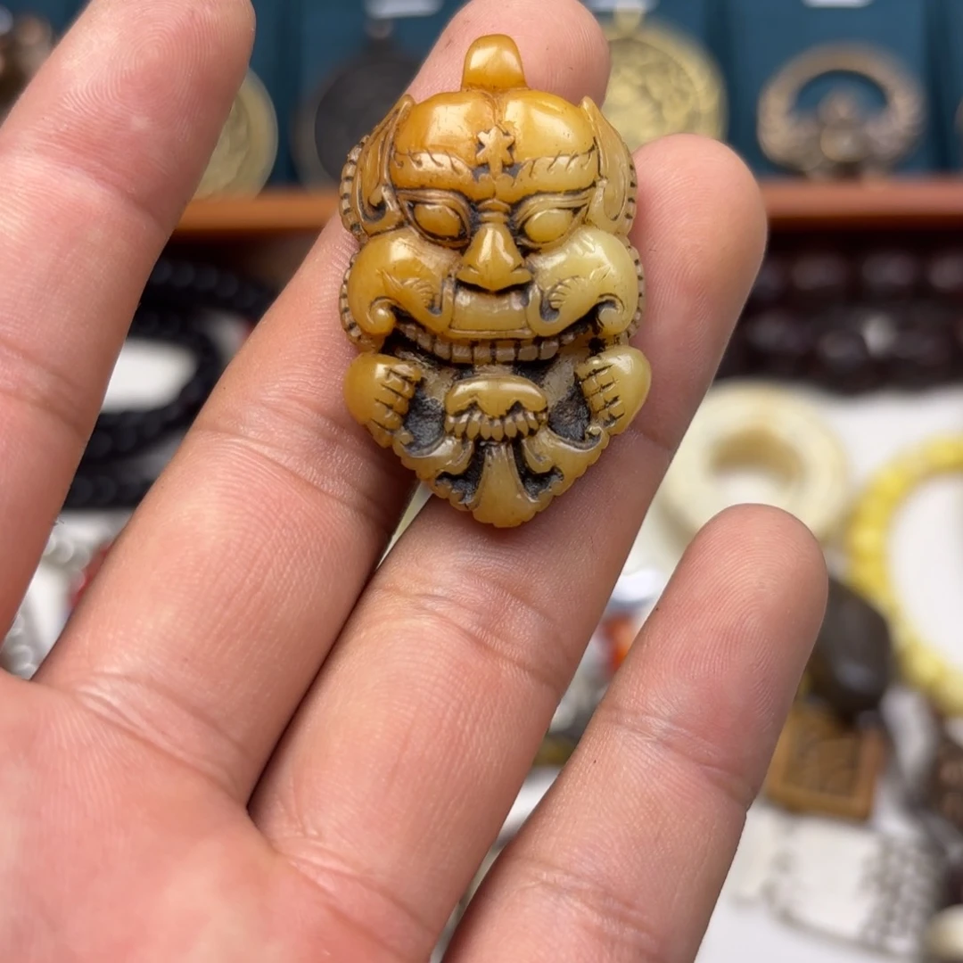 泥塑藏式的调刻只巴扎