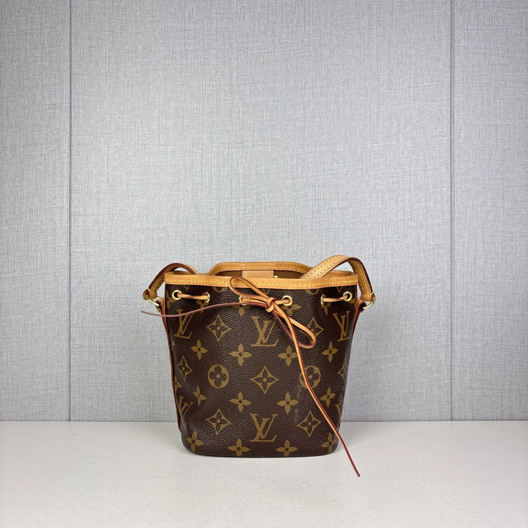 99新 LOUIS VUITTON PARIS nano noe 水桶单肩包
