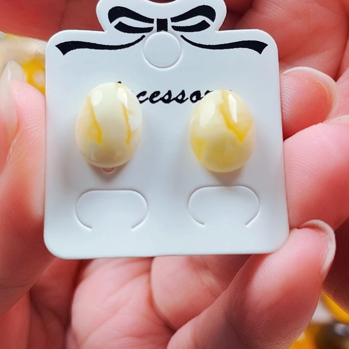 琥珀未镶嵌裸石耳钉