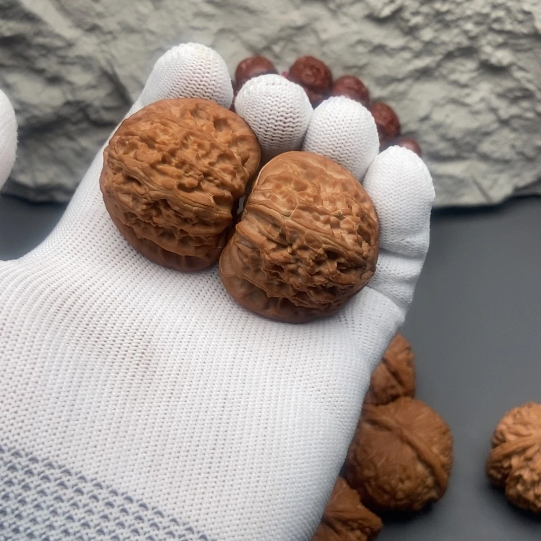 文玩核桃吊坠41白狮子，有伤，不退换