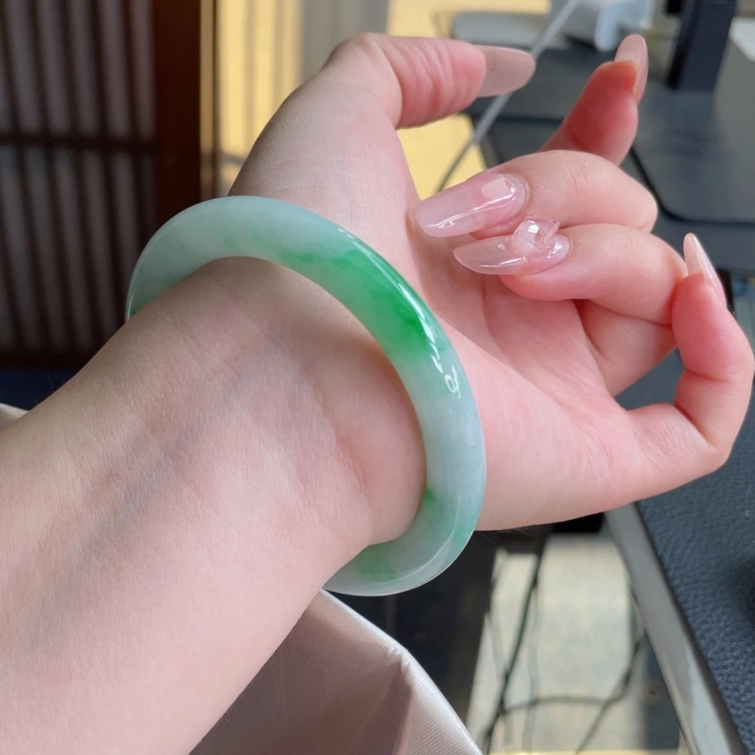未镶嵌手镯翡翠53.3飘阳绿 精致秀气显眼包 捡漏必入52