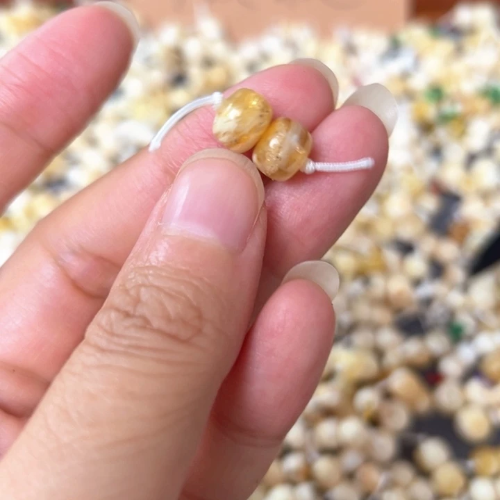 裸石蜜蜡未镶嵌8.2mm一对