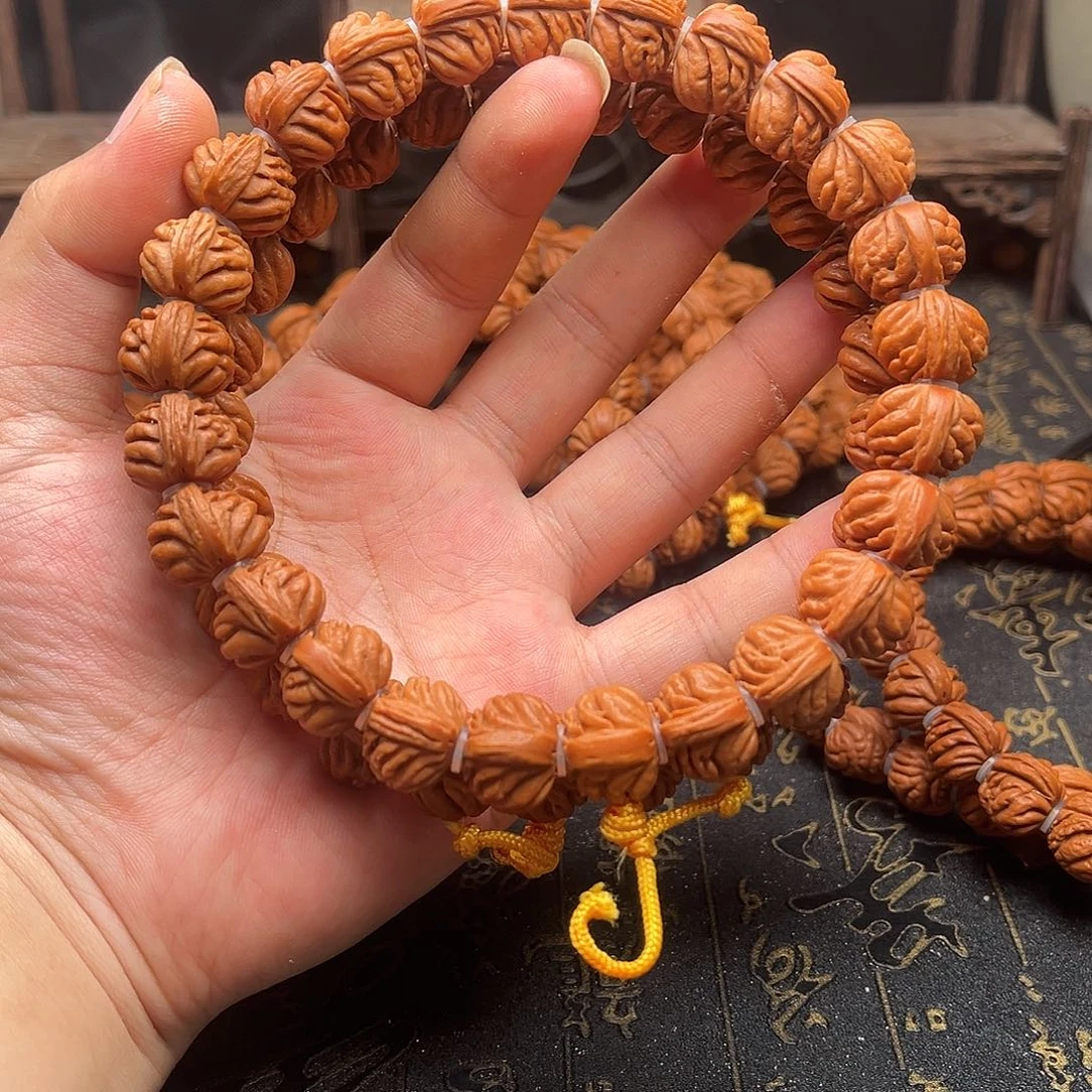 桃核吊坠桃和手持