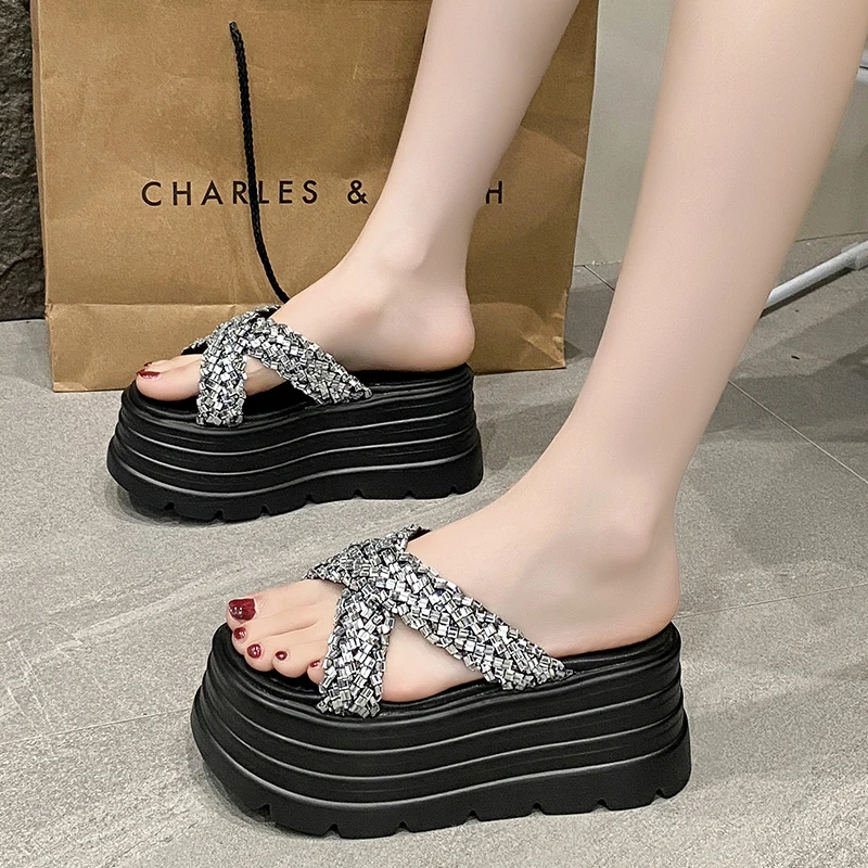 松糕厚底踩屎感外穿拖鞋女2025夏季新款百搭时尚交叉水钻一字拖鞋