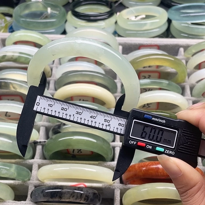 蛇纹石玉未镶嵌手镯21