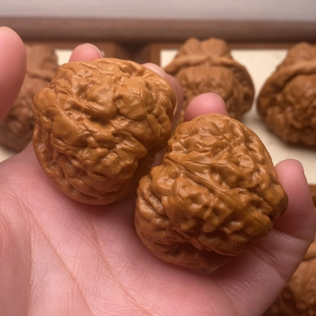 【闪购商品】把件文玩核桃边40左右