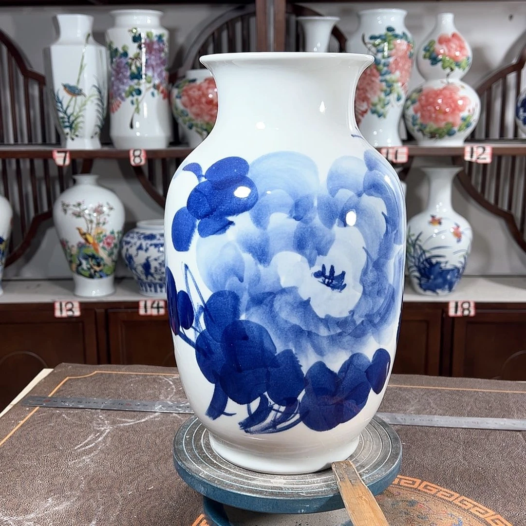 摆件景德镇陶瓷大冬青牡