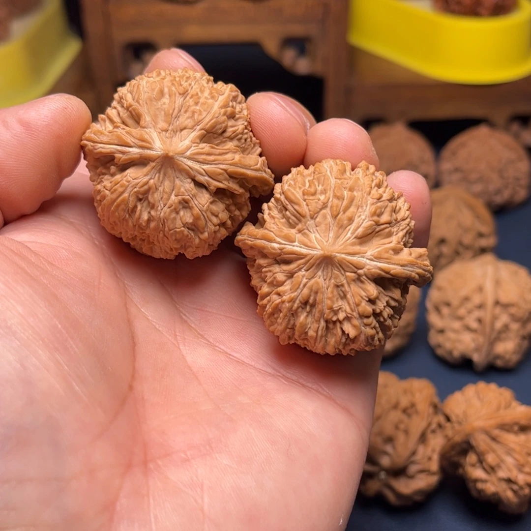 文玩核桃吊坠年***比137狮子头